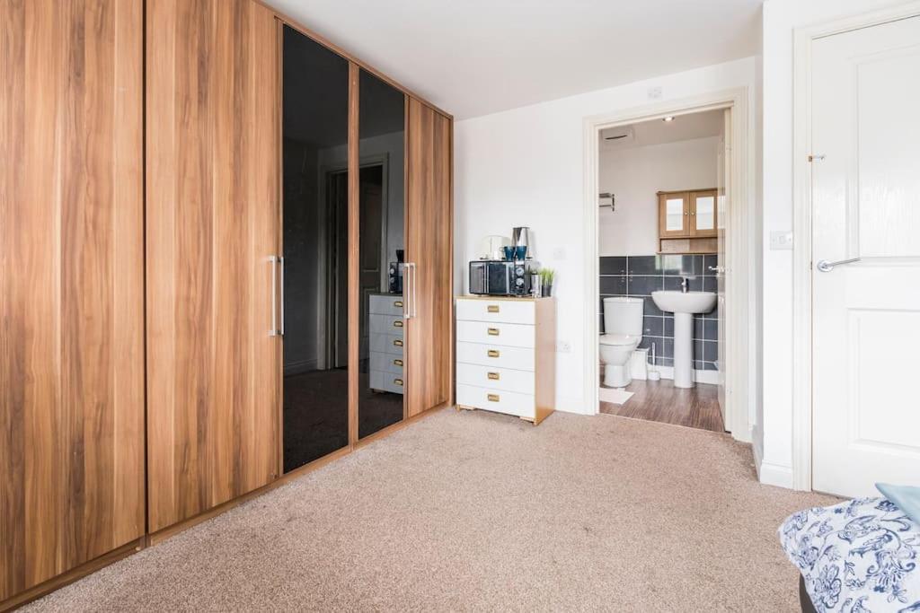 En-Suit Room With Free Dedicated Parking Manchester Zewnętrze zdjęcie